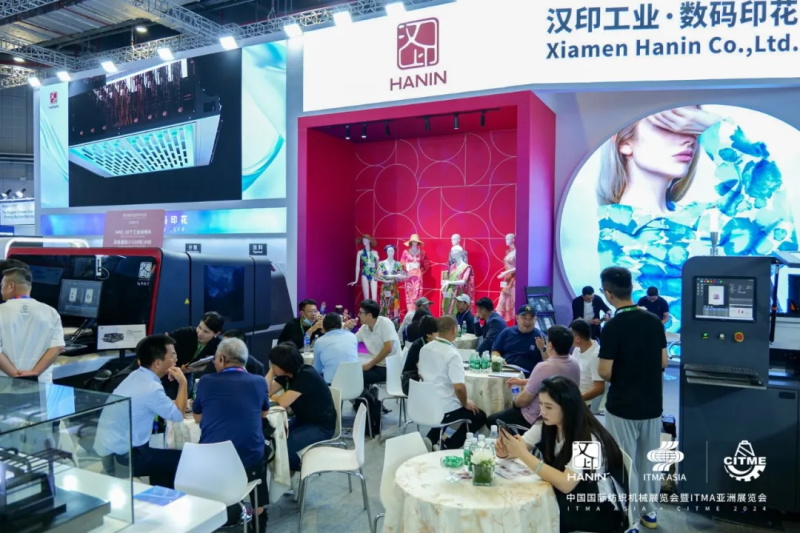 win必赢在ITMA展会现场.jpg