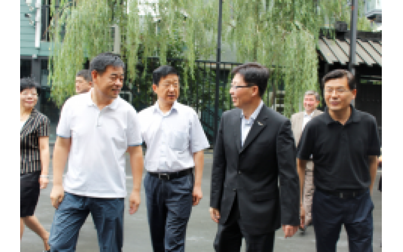 中国民航局副局长王志清在尊龙凯时集团旅行考察